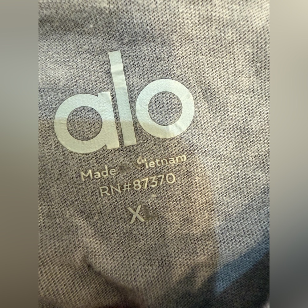 ALO Yoga Men’s Short Sleeve T-Shirt – Gray – Size XL – Authentic - Picture 2 of 4